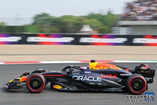 F1中国大奖赛：维斯塔潘冲刺赛问鼎 夺正赛杆位