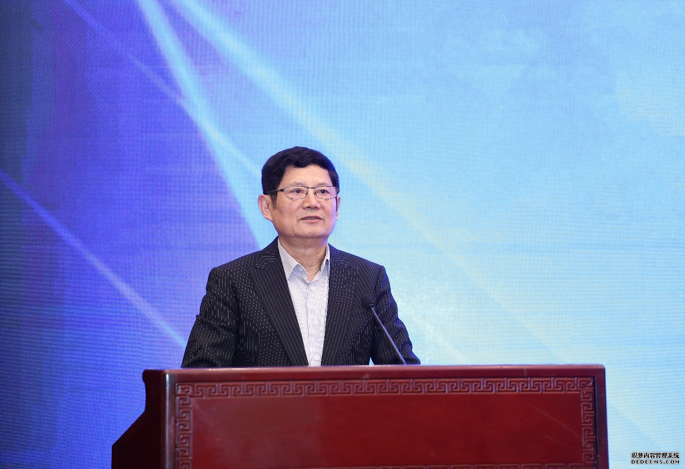 中国经济传媒协会会长赵健代表第八届理事会表态。主办方供图