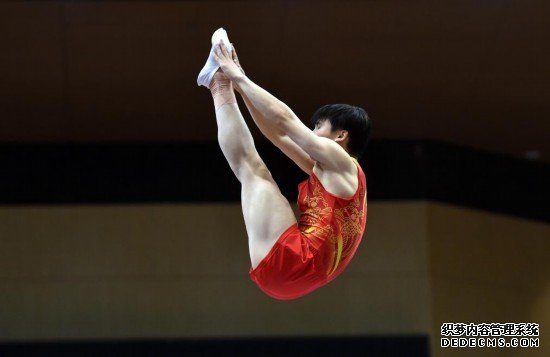 蹦床亚锦赛中国队获男、女个人项目冠军