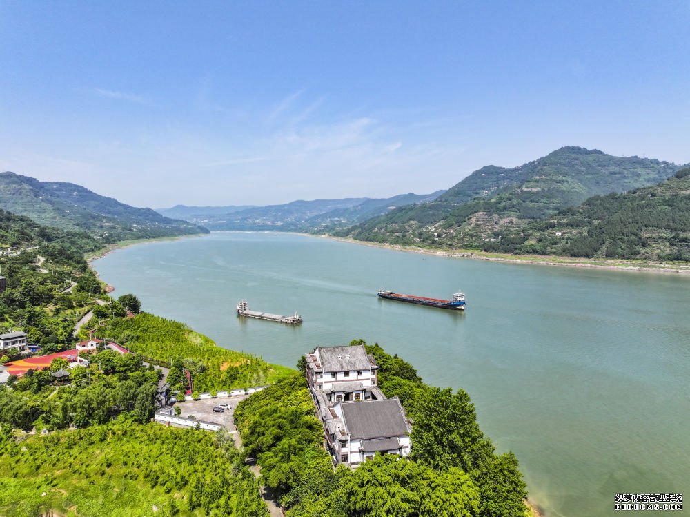 长江重庆万州段景象（2024年5月15日摄，无人机照片）。新华社记者 王全超 摄