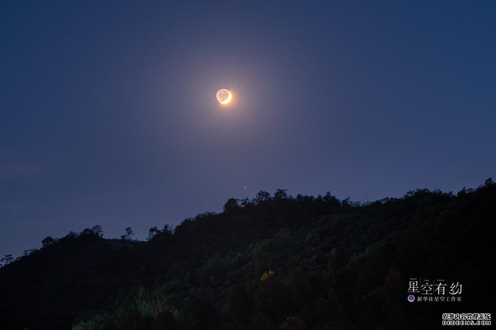 星空摄影师鲁罡2023年7月21日在甘肃陇南拍摄的火星伴月。（星联CSVA供图）