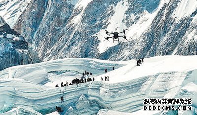 中国民用无人机完成珠峰6000米海拔物资运输测试