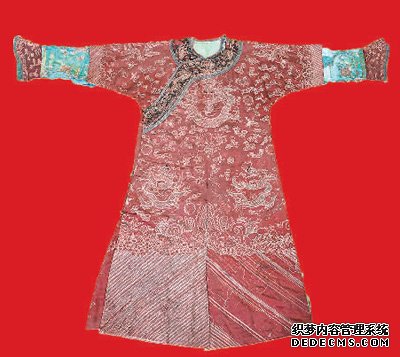 美国公民捐赠清代袍服入藏山东大学博物馆