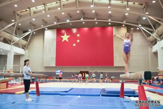 6月28日，中国体操队队员邱祺缘在训练中。新华社记者 许雅楠摄