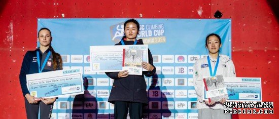 中国选手张少琴首夺攀岩世界杯冠军