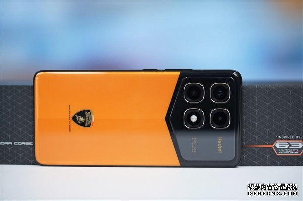 Redmi K70至尊冠军版 采用独特兰博基尼定制