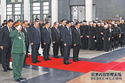 习近平总书记特别代表王沪宁赴越南吊唁阮富仲逝世