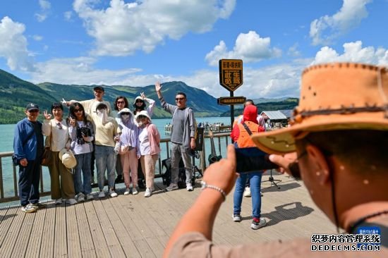 新疆旅游热度攀升 多地迎来客流高峰