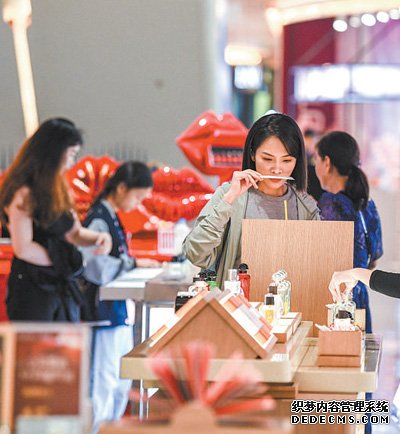 海南自由贸易港建设成形起势（新时代画卷·锚定现代化 改革再深化）