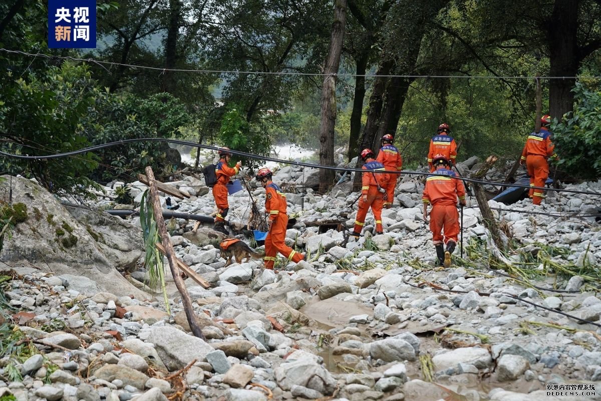 四川康定山洪泥石流灾害已致9人遇难、18人失联