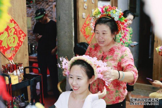 福建泉州：蟳埔女簪出“共富花”