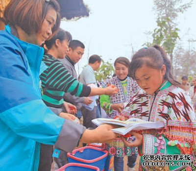 背篓图书馆 托起山里娃的读书梦（守望·文化惠民②）