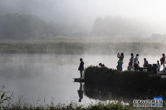 美丽中国丨雾里湖山胜江南——晨雾中的大九湖