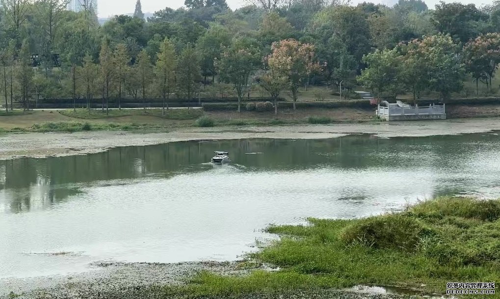 浙江湖州安吉县浒溪幸福河湖景色宜人。人民网记者 申佳平摄