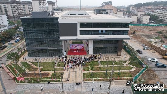 狮子山独立工矿区新建的邻里中心和菜市场（铜陵市委宣传部供图）