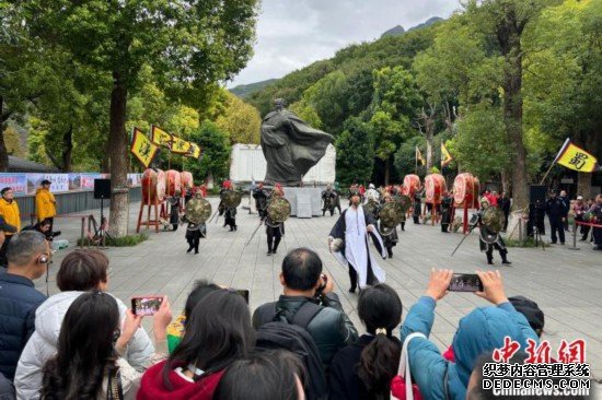 第八届白帝城国际诗歌节在“中华诗城”精彩上演