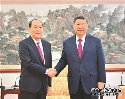  习近平会见贺一诚