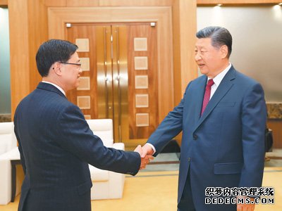  习近平会见李家超