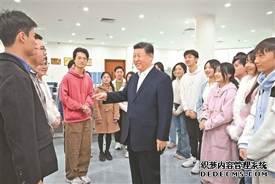  习近平考察澳门科技大学